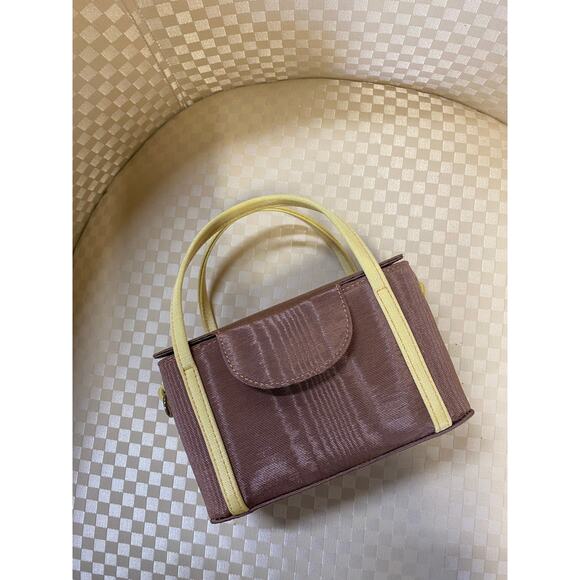 Grace Case in Banana Split Moire Color Way - Picture 4 of 11